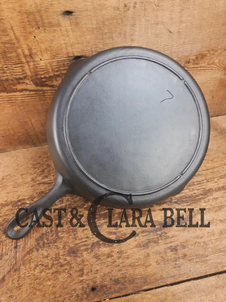 Gorgeous. Classic 1910’s Lodge #7 Cast Iron Skillet Three Notch. Light sleek and ready to cook with! Skillet