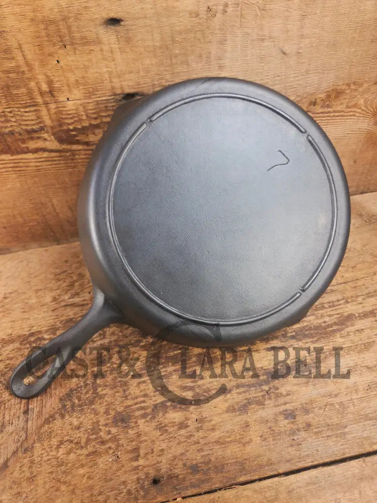 Gorgeous. Classic 1910’s Lodge #7 Cast Iron Skillet Three Notch. Light sleek and ready to cook with! Skillet