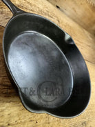 Gorgeous. Classic 1910’s Lodge Raised #7 Heat Ring Single Notch. Light sleek and ready to cook with!