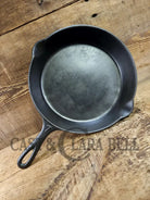 Gorgeous. Classic 1910’s Lodge Raised #7 Heat Ring Single Notch. Light sleek and ready to cook with!