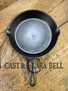 Gorgeous. Classic 1910’s Lodge Raised #7 Heat Ring Single Notch. Light sleek and ready to cook with!