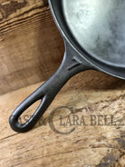 Gorgeous. Classic 1910’s Lodge Raised #7 Heat Ring Single Notch. Light sleek and ready to cook with!
