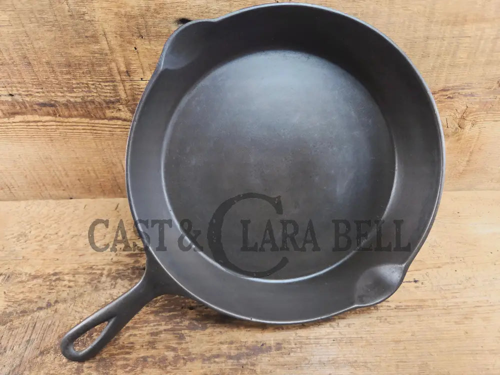 GORGEOUS! Early 1900’s Era #9 Wapak straight block bacon skillet. One of a kind piece for your gourmet kitchen! Skillet