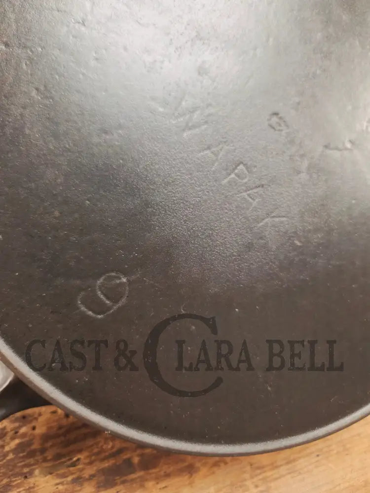 GORGEOUS! Early 1900’s Era #9 Wapak straight block bacon skillet. One of a kind piece for your gourmet kitchen! Skillet