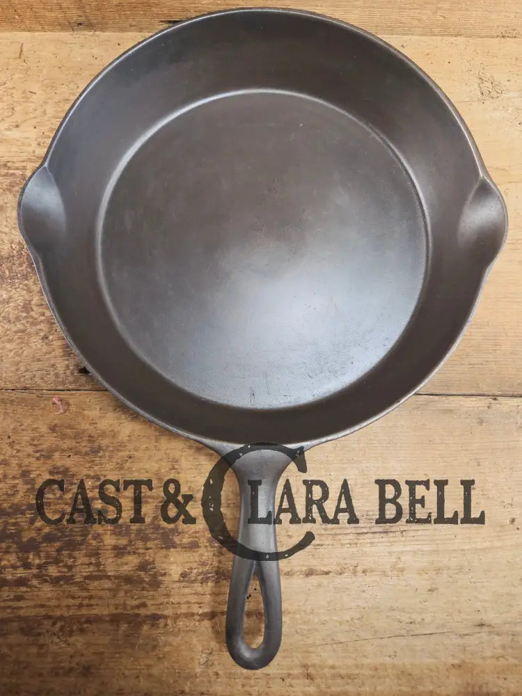 GORGEOUS! Early 1900’s Era #9 Wapak straight block bacon skillet. One of a kind piece for your gourmet kitchen! Skillet