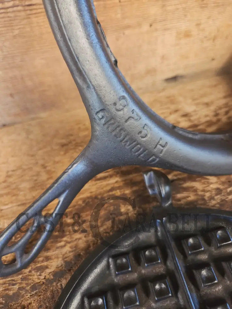 GORGEOUS. Early 1900’s Griswold New American No. 8 Waffle Iron with Low Base 976 C/977 C - Waffle Iron