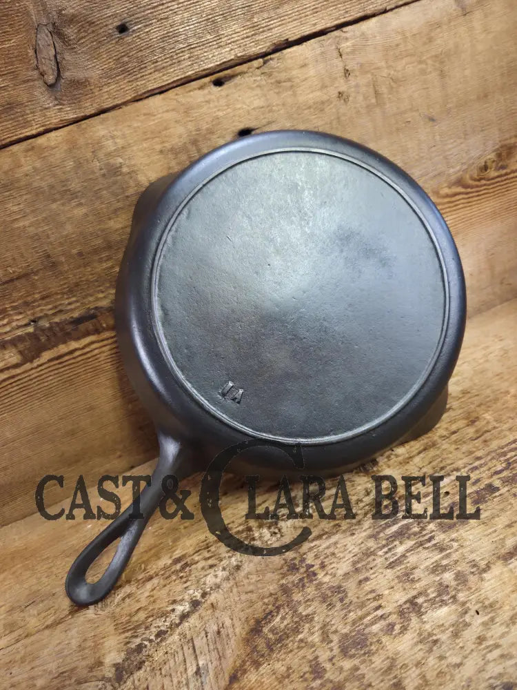 Gorgeous. Early 1900’s Lodge #5 Cast Iron Skillet with No notches! Tougher one to find handles amazingly light Skillet