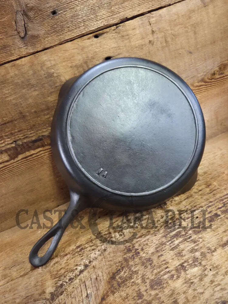 Gorgeous. Early 1900’s Lodge #5 Cast Iron Skillet with No notches! Tougher one to find handles amazingly light Skillet