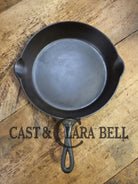 Gorgeous. Early 1900’s Lodge #5 Cast Iron Skillet with No notches! Tougher one to find handles amazingly light Skillet