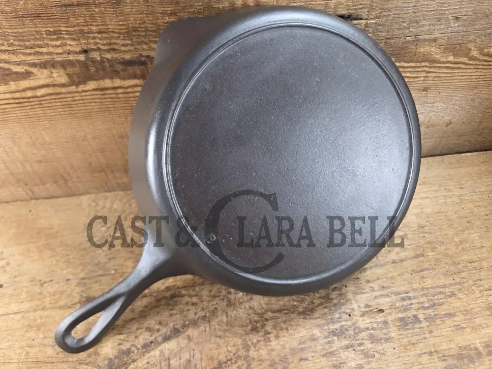 Gorgeous Early 1900’s Lodge #6 Skillet with No Notch Heat Ring with ’B’ makers mark. Not an easy one to find. Perfect