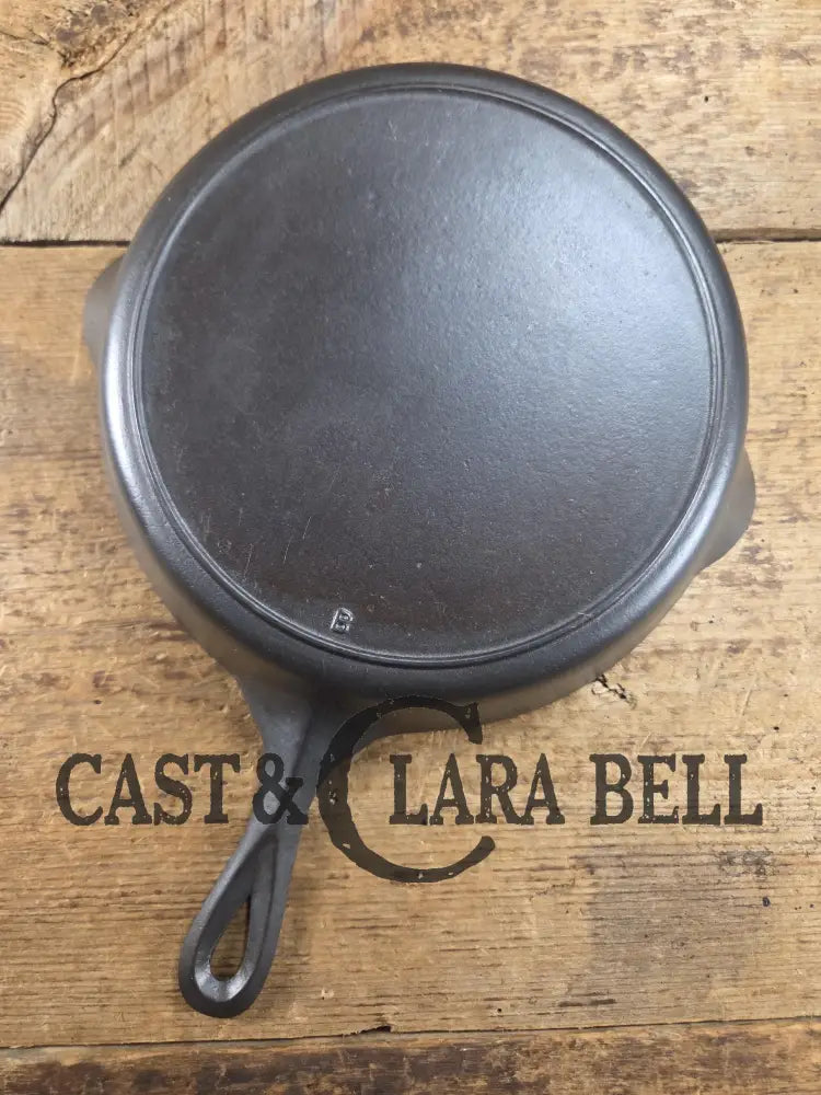 Gorgeous Early 1900’s Lodge #6 Skillet with No Notch Heat Ring with ’B’ makers mark. Not an easy one to find. Perfect