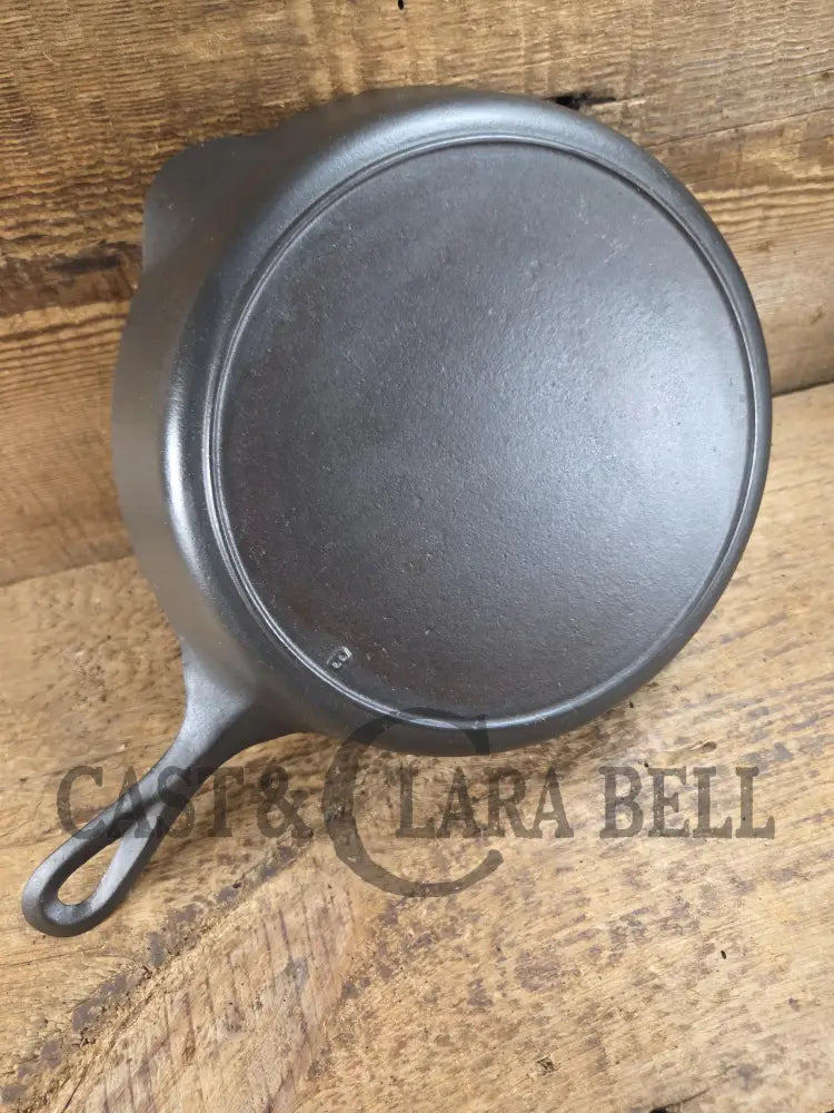 Gorgeous Early 1900’s Lodge #6 Skillet with No Notch Heat Ring with ’B’ makers mark. Not an easy one to find. Perfect