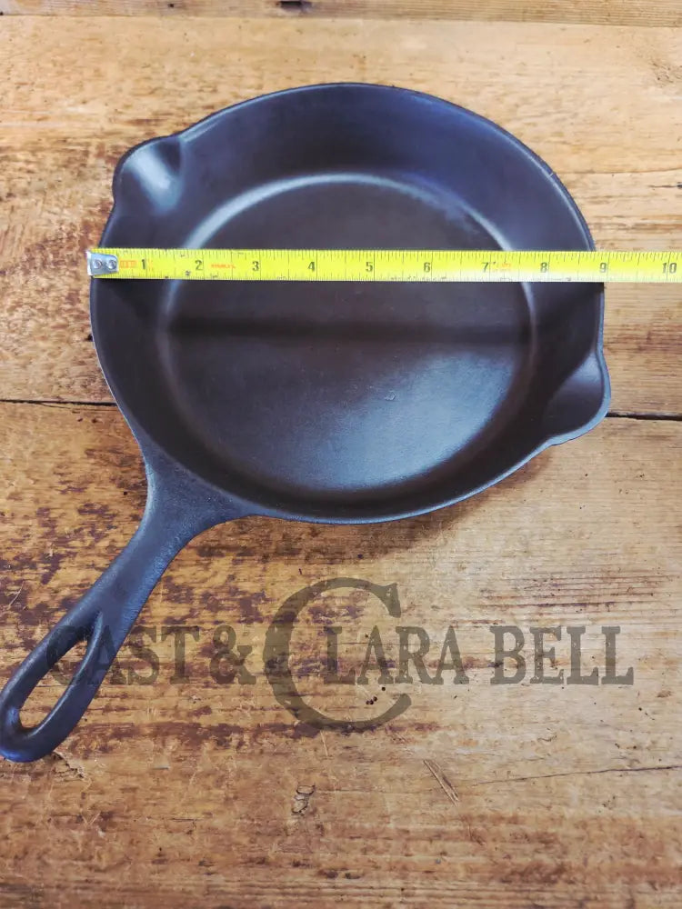 Gorgeous Early 1900’s Lodge #6 Skillet with Single Notch Heat Ring with ’I’ makers mark. Not an easy one to find.