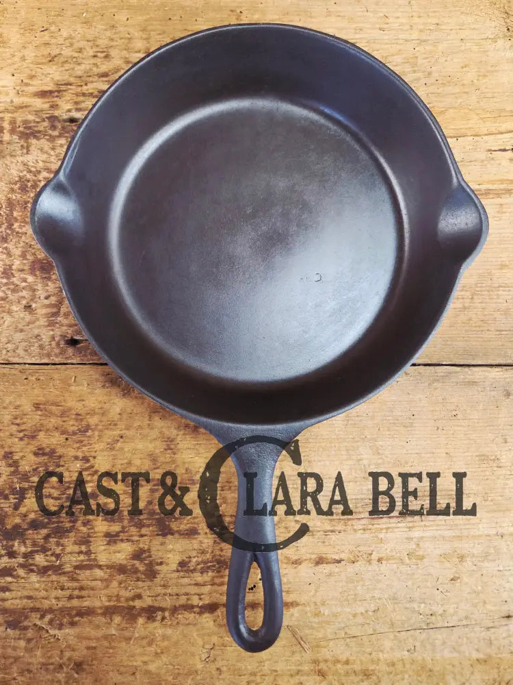 Gorgeous Early 1900’s Lodge #6 Skillet with Single Notch Heat Ring with ’I’ makers mark. Not an easy one to find.