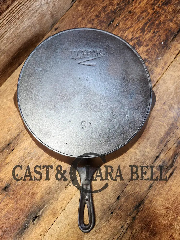 Gorgeous Early 1900’S Wapak #9 (#102) Cast Iron Skillet.