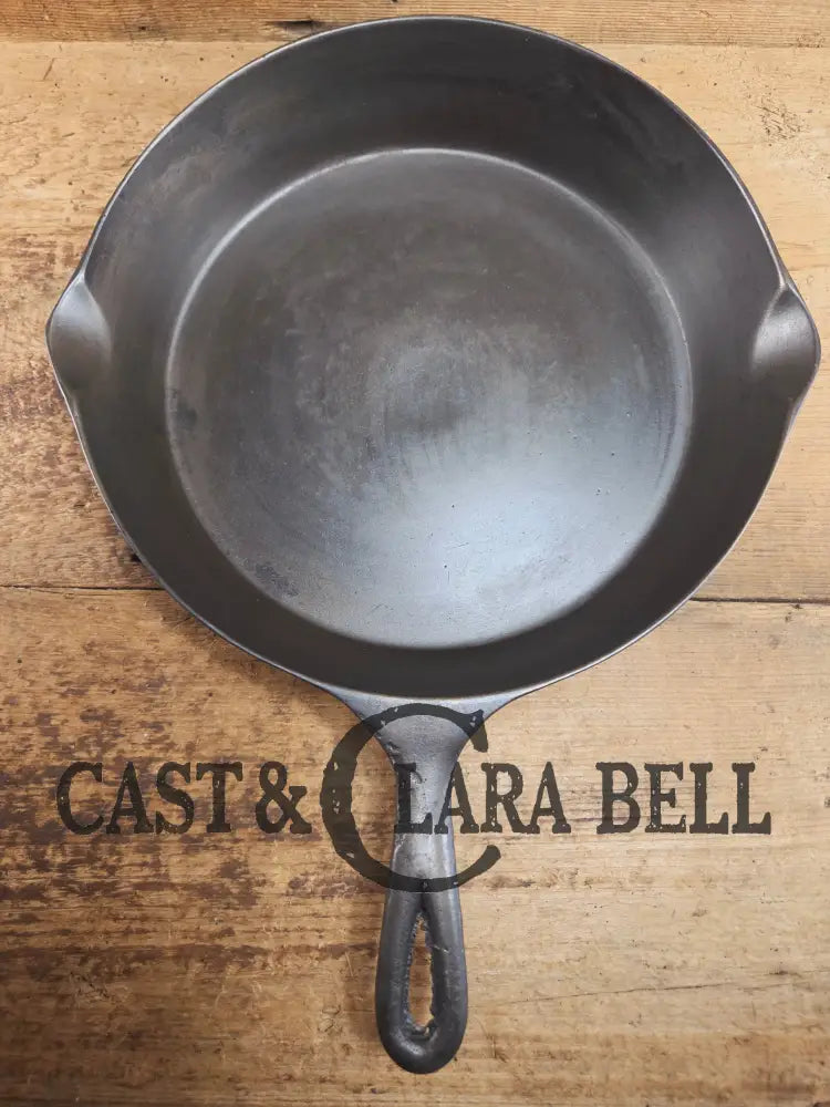 Gorgeous early 1900’s Wapak #9 (#102) cast iron skillet. Made with Erie pattern restored and Ready to Use! Skillet