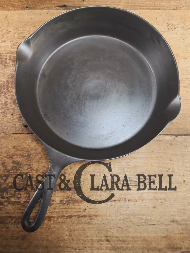 Gorgeous early 1900’s Wapak #9 (#102) cast iron skillet. Made with Erie pattern restored and Ready to Use! Skillet