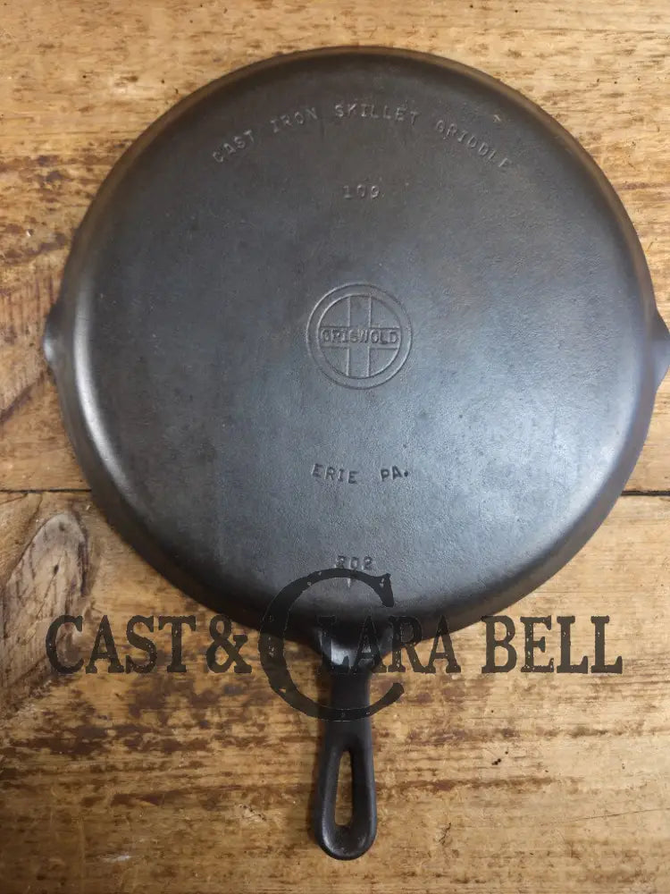GORGEOUS. Griswold #109 Cast Iron Skillet Griddle with Small Block Logo 202 Bakeware