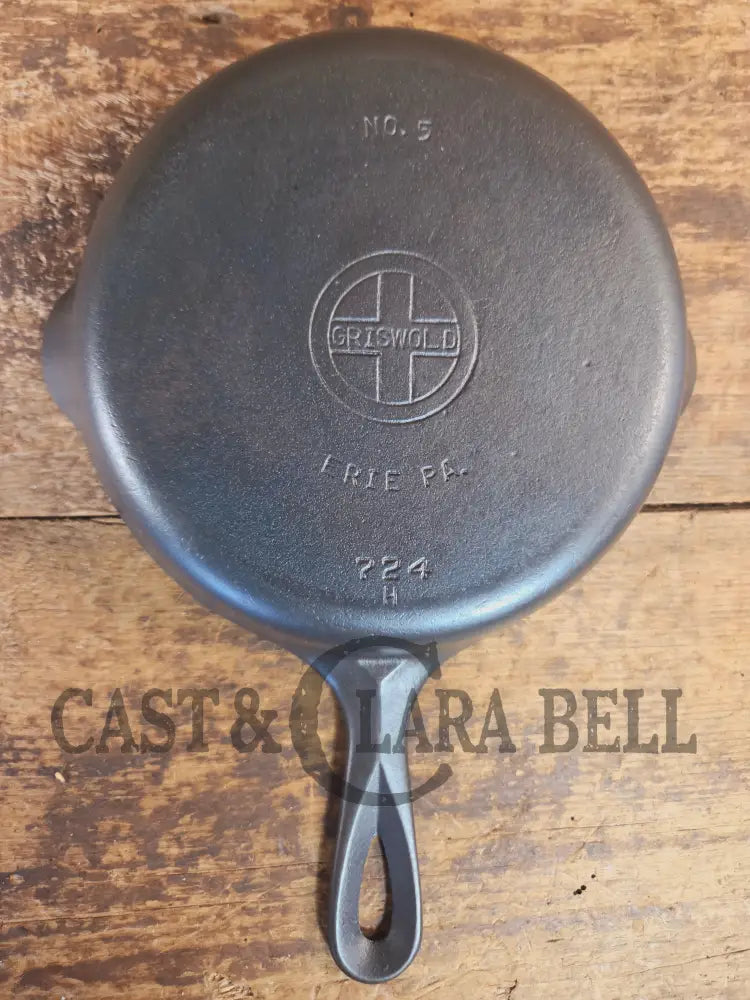 Gorgeous! Griswold No. 5 Cast Iron Skillet with Small Block Logo and Smooth Bottom 724 H - Skillet