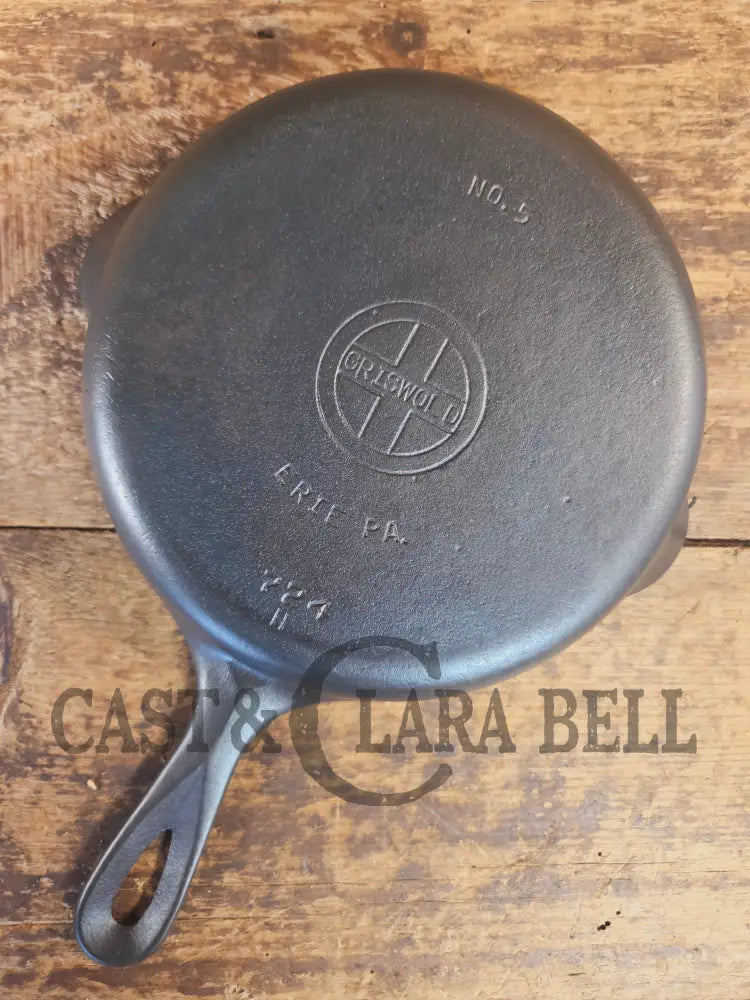Gorgeous! Griswold No. 5 Cast Iron Skillet with Small Block Logo and Smooth Bottom 724 H - Skillet