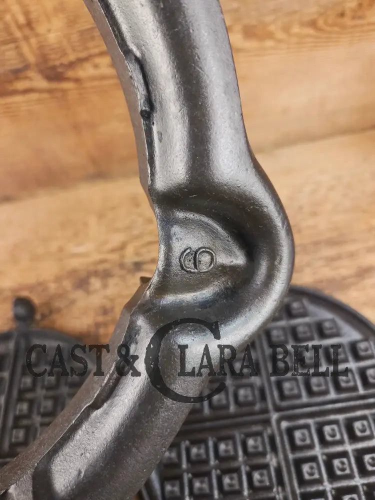 Gorgeous! Hard to Find 1930’s Griswold #9 waffle iron with short base. Paddles 979/980 Base 978 Waffle Iron