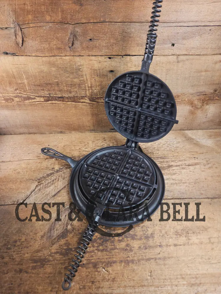 Gorgeous! Hard to Find 1930’s Griswold #9 waffle iron with short base. Paddles 979/980 Base 978 Waffle Iron