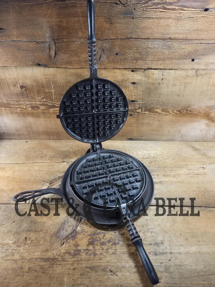 Gorgeous! Hard to Find EARLY 1900’s (Erie Logo Era) Griswold New American RAISED letter style #9 Waffle Iron! Paddles