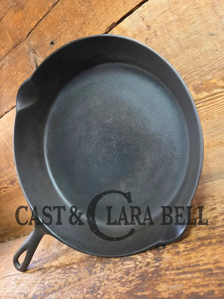Gorgeous HTF Favorite Stove and Range made Puritan No. 10 Skillet Skillet