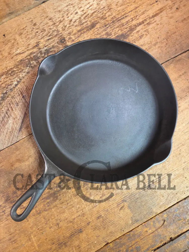 Gorgeous HTF Favorite Stove and Range made Puritan No. 10 Skillet Skillet