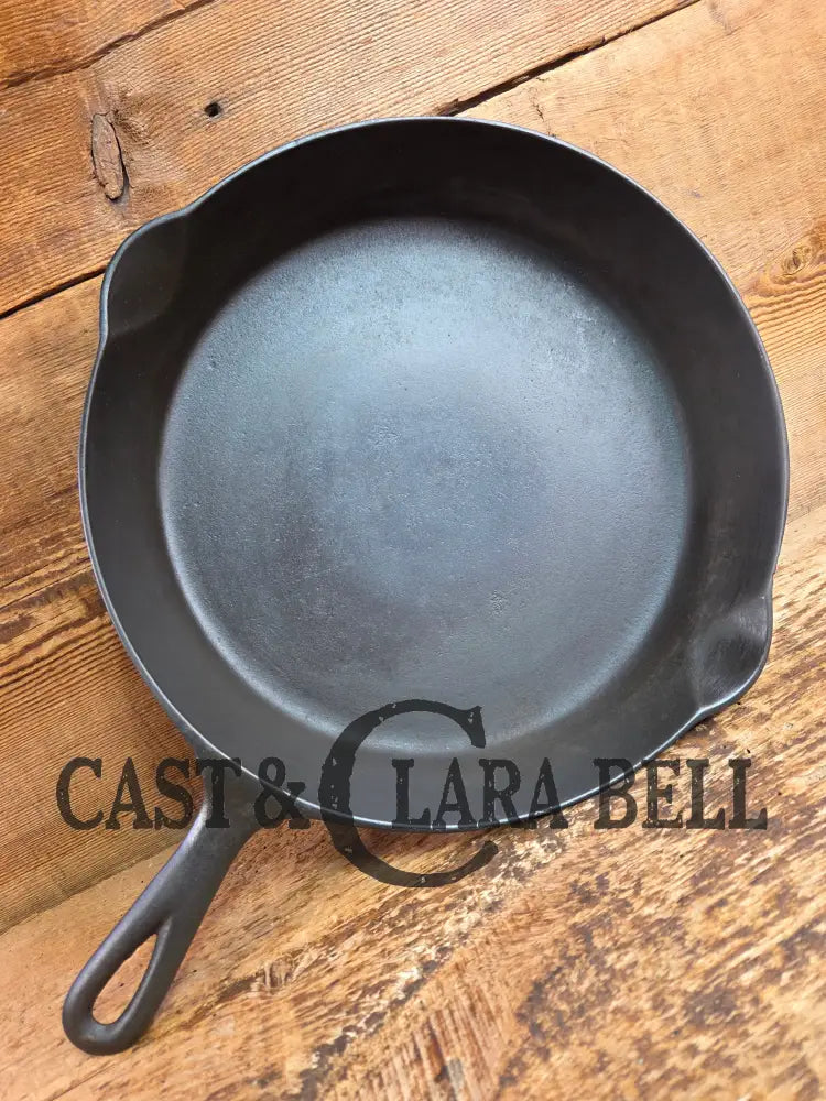 Gorgeous HTF Favorite Stove and Range made Puritan No. 10 Skillet Skillet