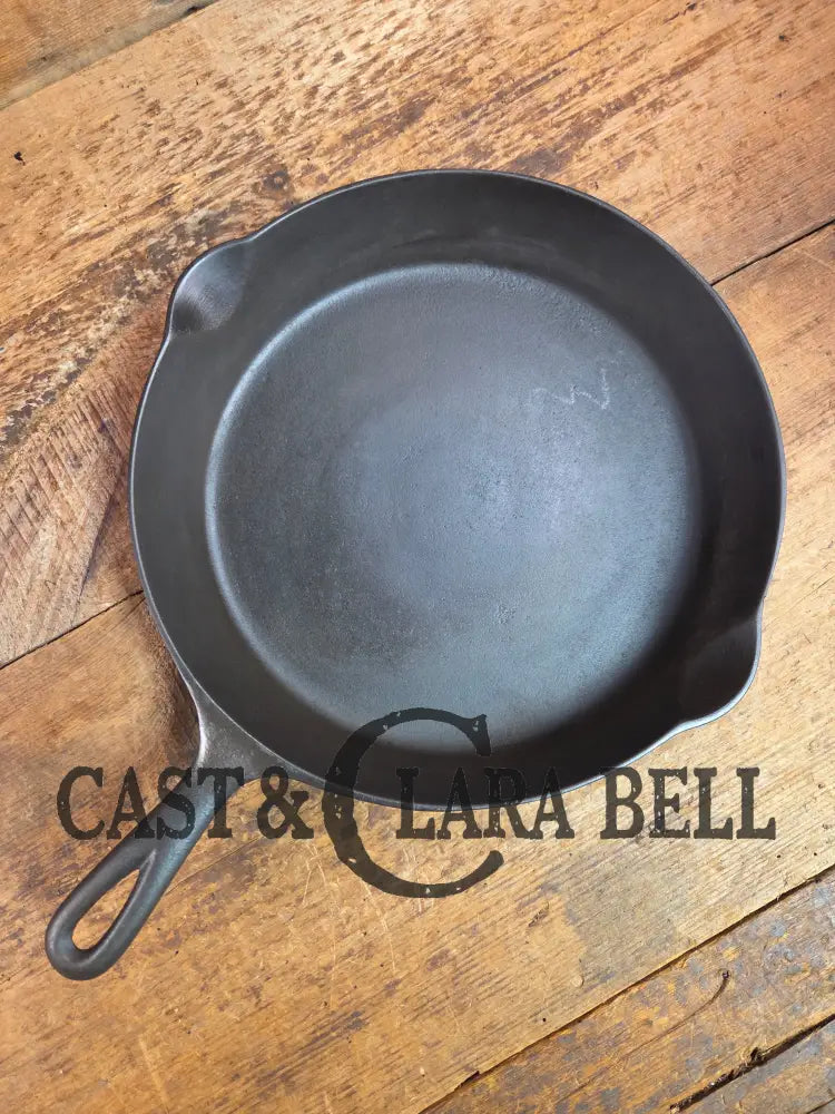 Gorgeous HTF Favorite Stove and Range made Puritan No. 10 Skillet Skillet