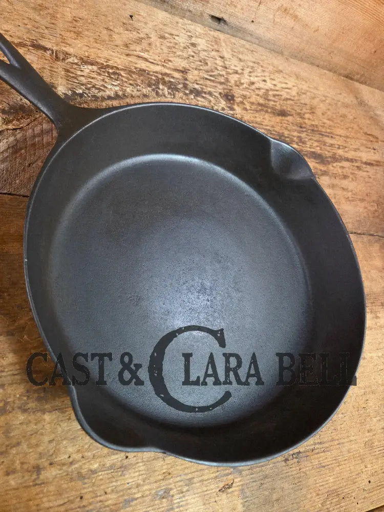 Gorgeous HTF Favorite Stove and Range made Puritan No. 10 Skillet Skillet