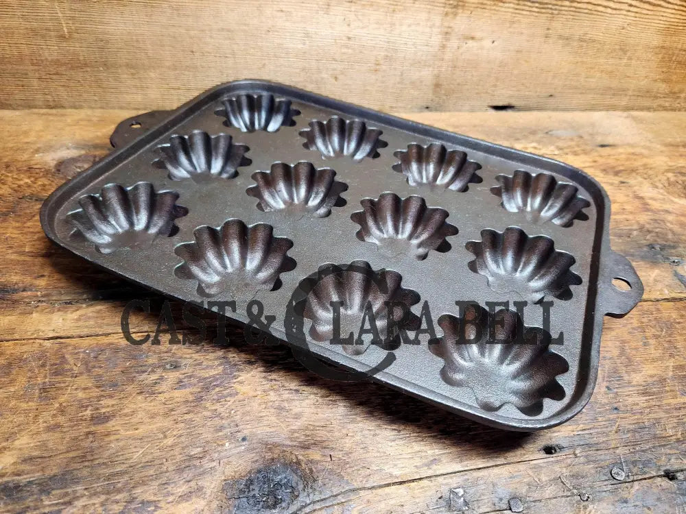 Gorgeous 12 Cup Cast Iron Turk Head Gem Pan. Unmarked Likely Lodge. Bakeware