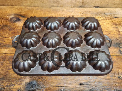 Gorgeous 12 Cup Cast Iron Turk Head Gem Pan. Unmarked Likely Lodge. Bakeware