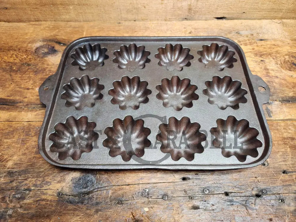 Gorgeous 12 Cup Cast Iron Turk Head Gem Pan. Unmarked Likely Lodge. Bakeware