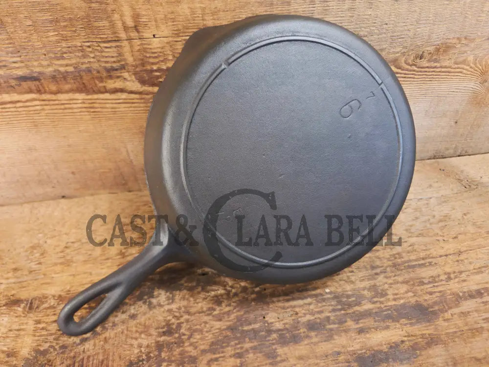 Gorgeous Mid 1900’s Lodge #6 Skillet with Three Notch Heat Ring with ’7 and 5’’ makers mark. Perfect for saute & sides
