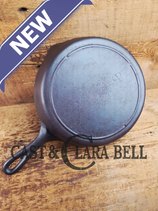Gorgeous Mid 1900’s Lodge #6 Skillet with Three Notch Heat Ring with ’JB’ makers mark. Perfect for saute & sides (Copy)