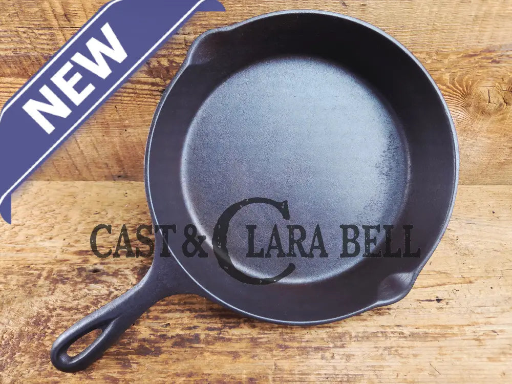 Gorgeous Mid 1900’s Lodge #6 Skillet with Three Notch Heat Ring with ’JB’ makers mark. Perfect for saute & sides (Copy)