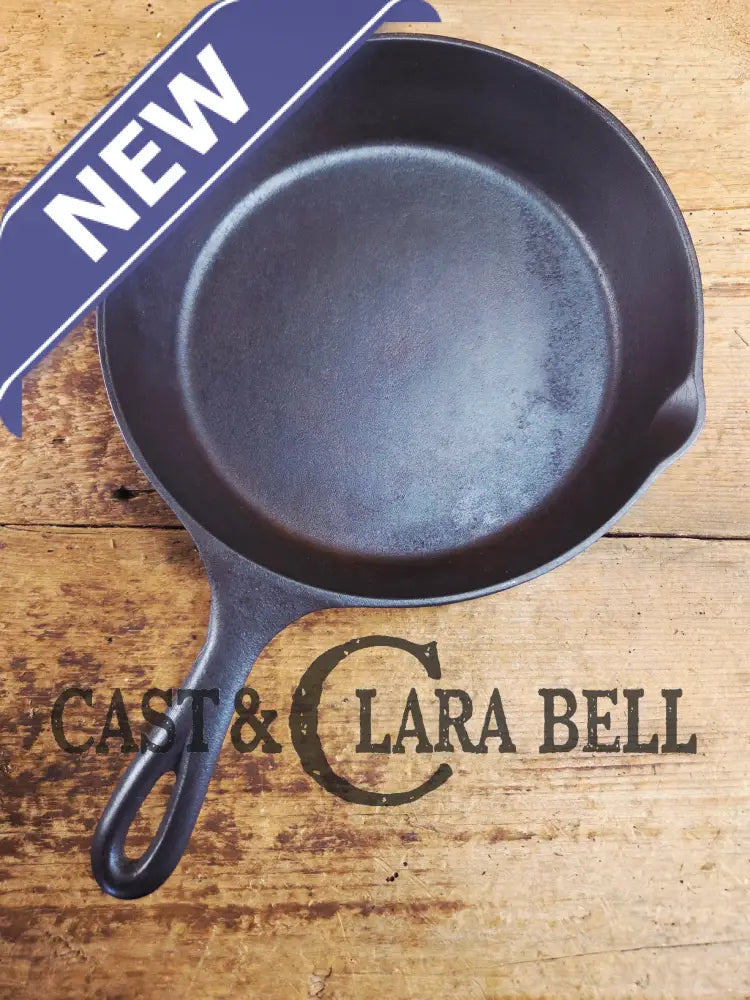 Gorgeous Mid 1900’s Lodge #6 Skillet with Three Notch Heat Ring with ’JB’ makers mark. Perfect for saute & sides (Copy)