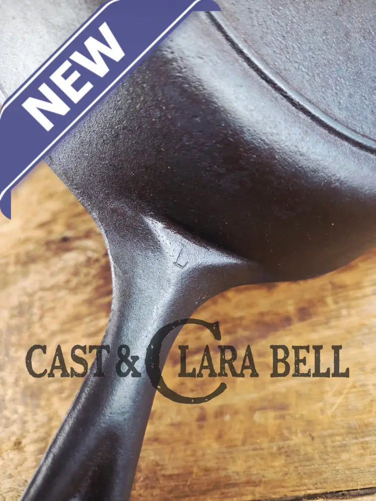Gorgeous Mid 1900’s Lodge #6 Skillet with Three Notch Heat Ring with ’JB’ makers mark. Perfect for saute & sides (Copy)
