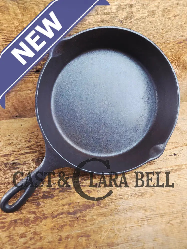 Gorgeous Mid 1900’s Lodge #6 Skillet with Three Notch Heat Ring with ’JB’ makers mark. Perfect for saute & sides (Copy)