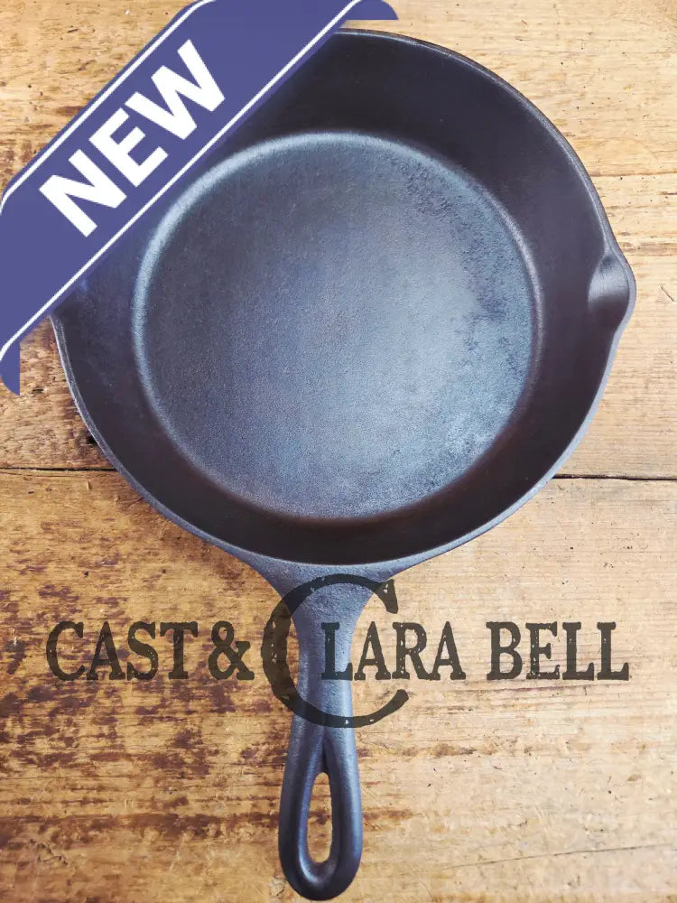 Gorgeous Mid 1900’s Lodge #6 Skillet with Three Notch Heat Ring with ’JB’ makers mark. Perfect for saute & sides (Copy)
