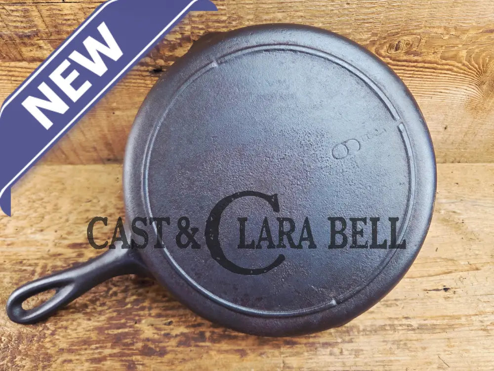 Gorgeous Mid 1900’s Lodge #6 Skillet with Three Notch Heat Ring with ’JB’ makers mark. Perfect for saute & sides (Copy)
