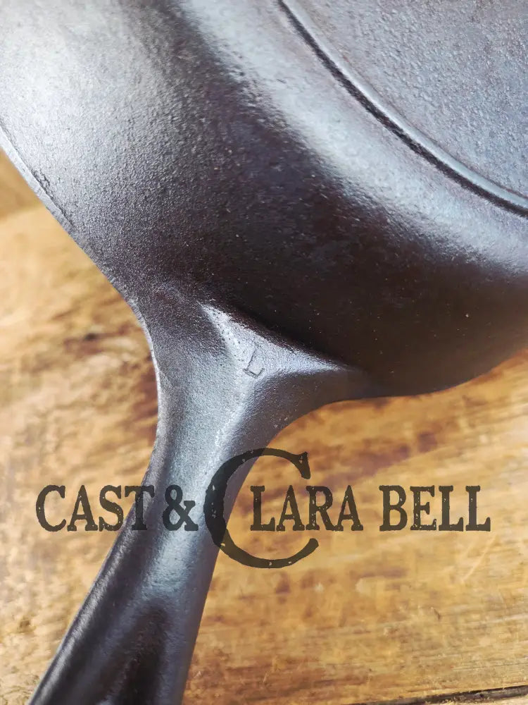 Gorgeous Mid 1900’s Lodge #6 Skillet with Three Notch Heat Ring with ’JB’ makers mark. Perfect for saute & sides (Copy)