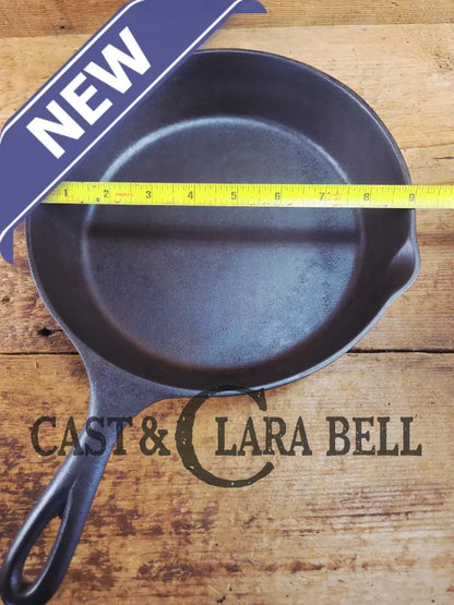 Gorgeous Mid 1900’s Lodge #6 Skillet with Three Notch Heat Ring with ’JB’ makers mark. Perfect for saute & sides (Copy)