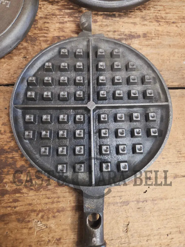 Gorgeous original complete Favorite Piqua tall base waffle iron. Est 1920’s and makes crispy waffles! (Copy) Waffle Iron