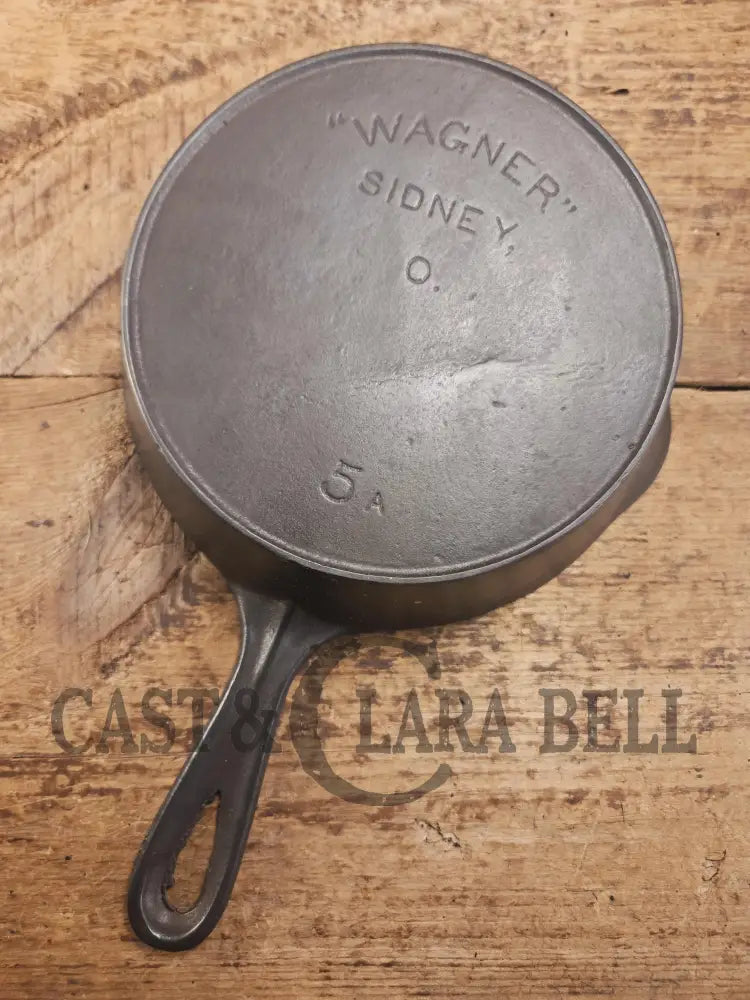 Gorgeous unique and hard to find! Early 1900’s Wagner Ware #5 A Arc Straight logo cast iron saute skillet. Beautiful