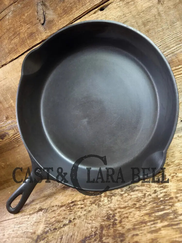Gorgeous!! Very early 1910’s Griswold #8 Skillet with Heat Ring and Large Slant Logo ’Erie PA USA,’ 701 Skillet