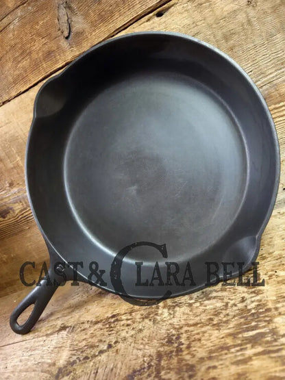 Gorgeous!! Very early 1910’s Griswold #8 Skillet with Heat Ring and Large Slant Logo ’Erie PA USA,’ 701 Skillet