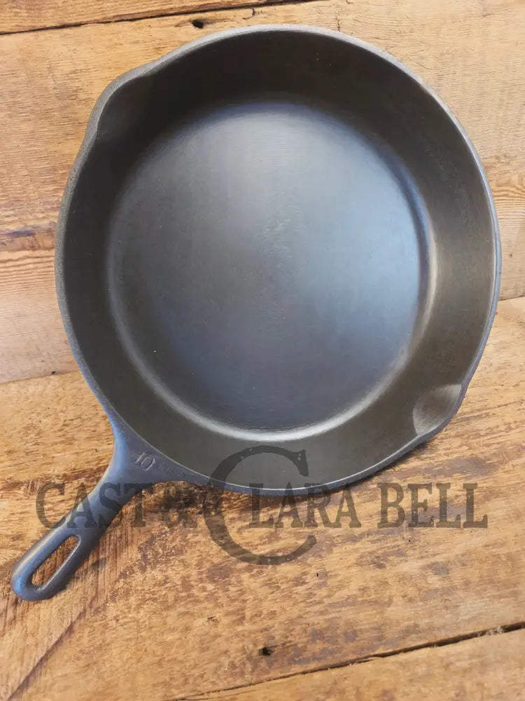 Great all around pan! 1930’s Big Wagner #10 Skillet 11 3/4 inch skillet Made in USA - Skillet